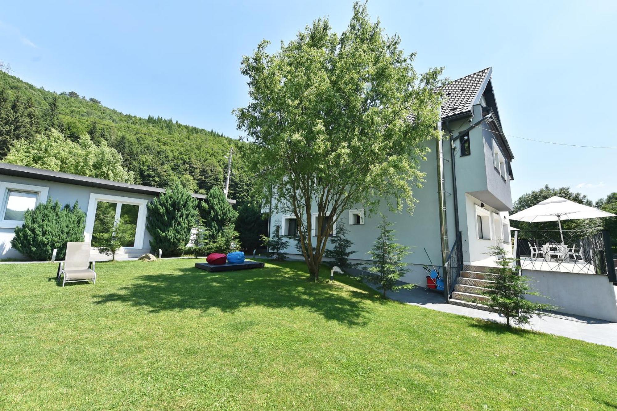 Mira By Atra Bed and Breakfast Teşila Buitenkant foto